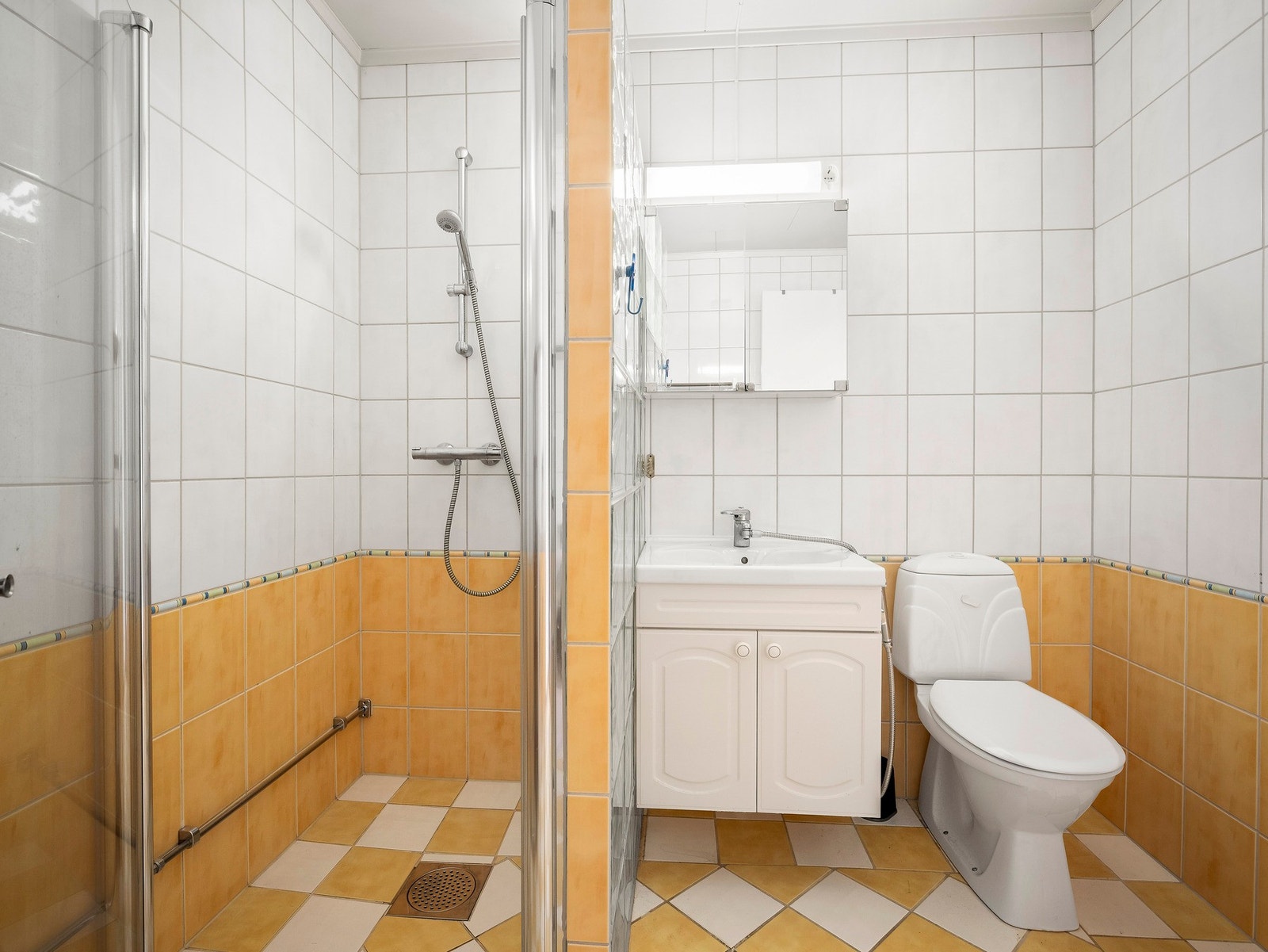 Flislagt gulv med vannbåren gulvvarme. Galleribilde