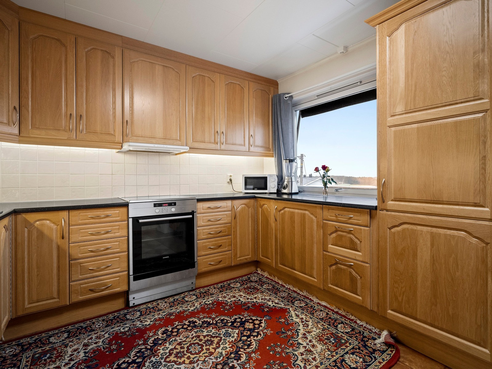 Nisjer for frittstående komfyr, kjøl og frys. Galleribilde