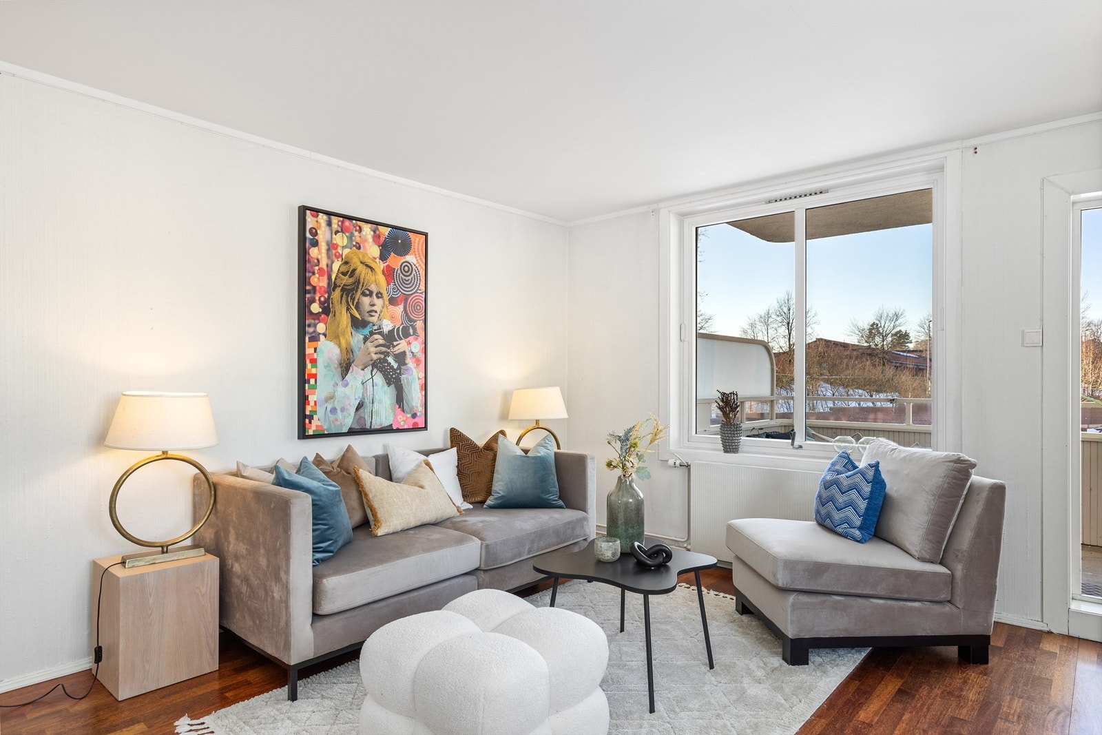 Leiligheten er oppvarmet med radiatorer tilknyttet felles varmesentral, dette er inkludert i felleskostnadene Galleribilde