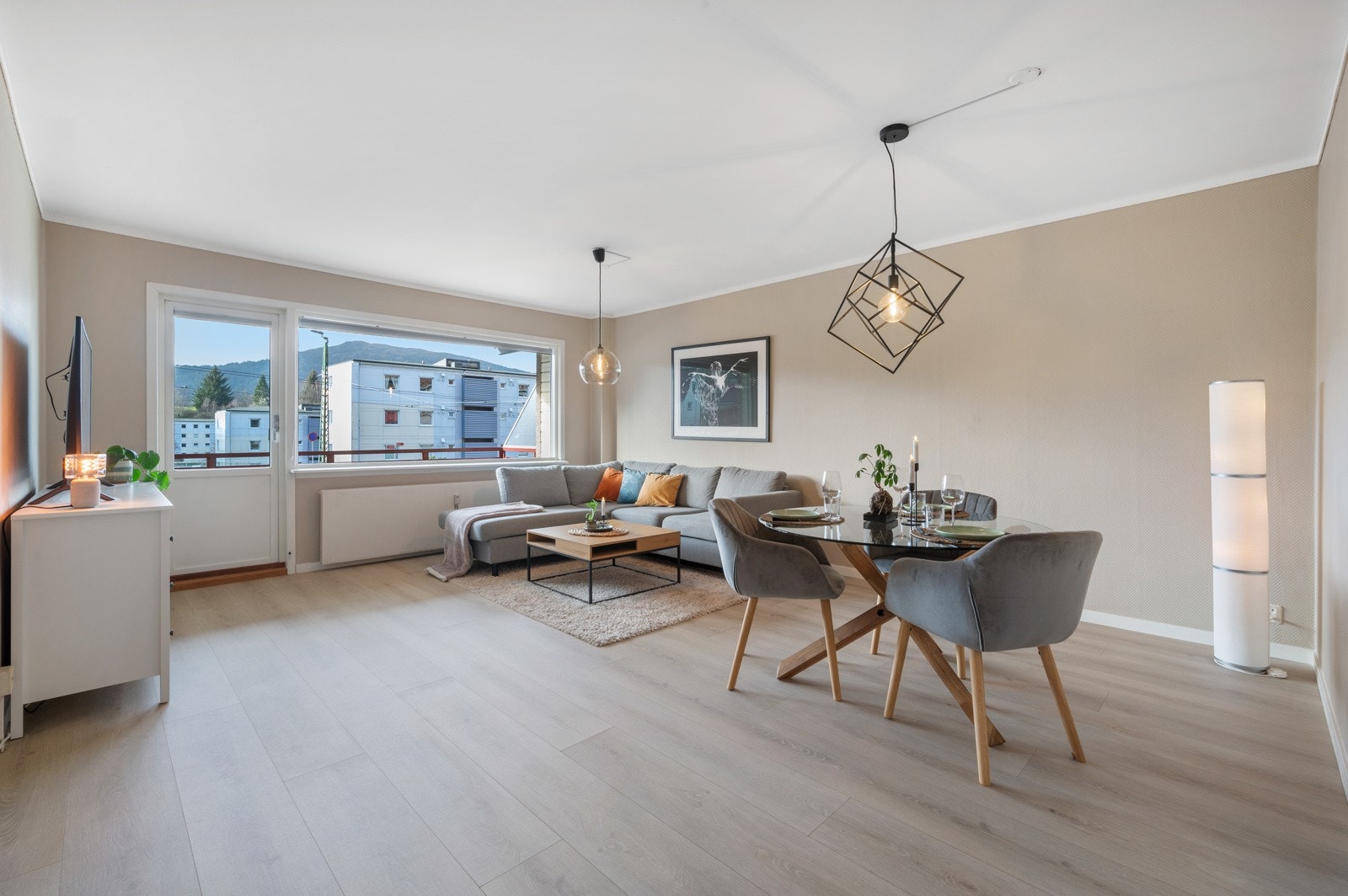 Leiligheten har en romslig stue Galleribilde