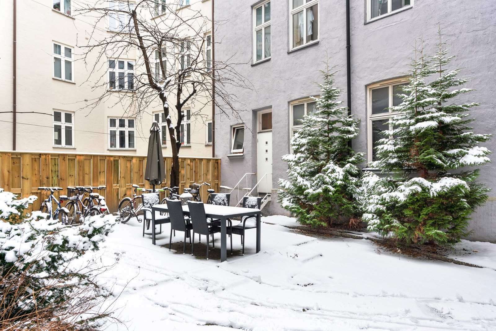 Sameiet har en flott og skjermet bakgård med adkomst til bodareal Galleribilde