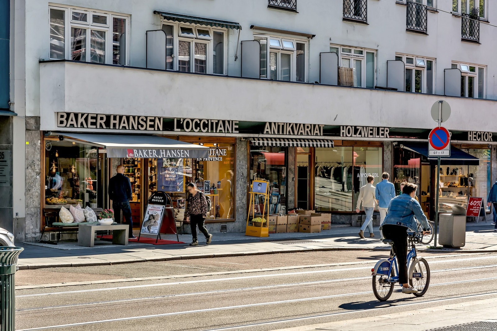 Bogstadveien er en av byens mest fasjonable handlegater med et stort utvalg av restauranter, barer og shoppingmuligheter. Galleribilde