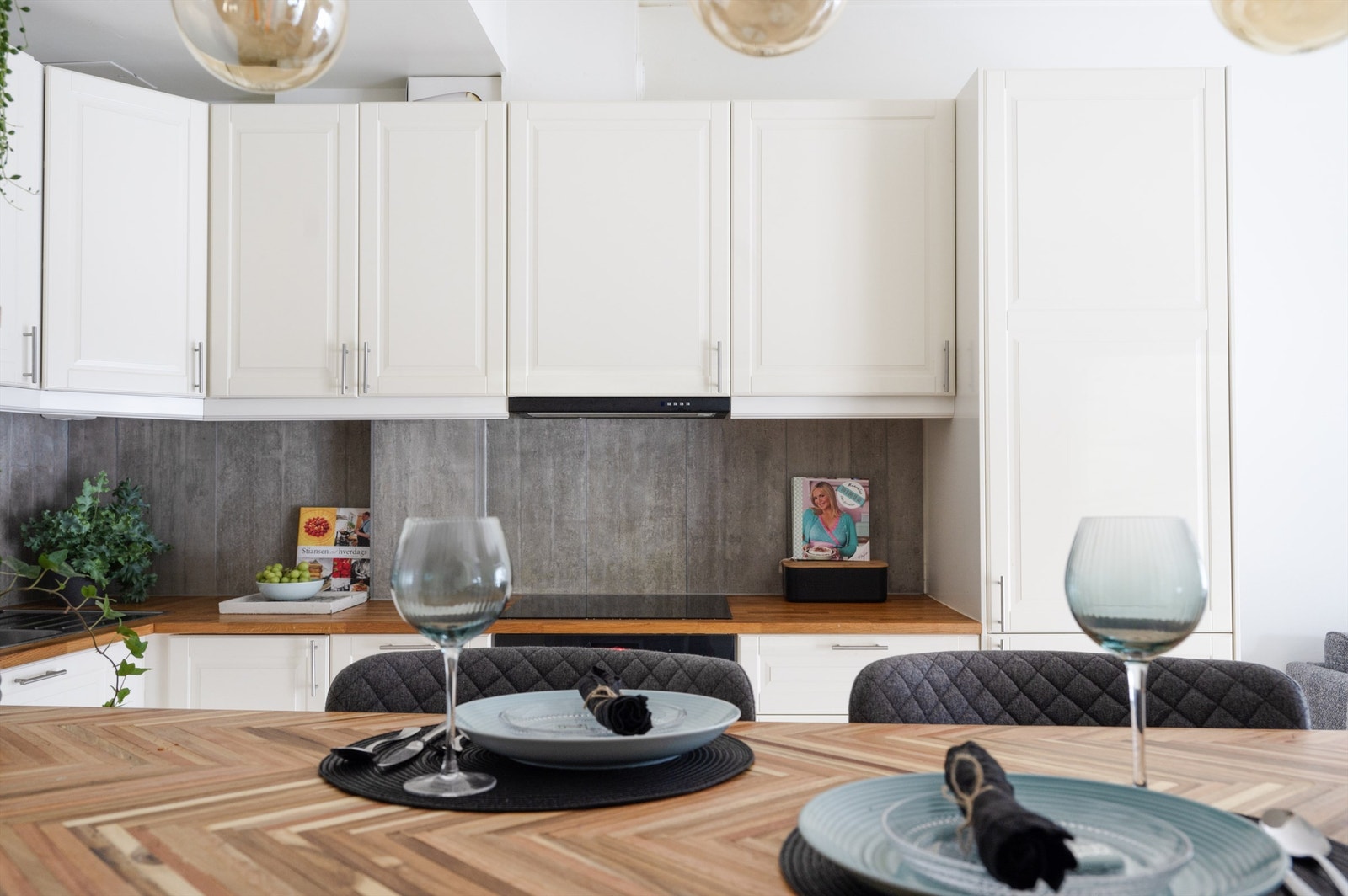 Den gode benkeplassen gjør det enkelt å diske opp deilige middager Galleribilde