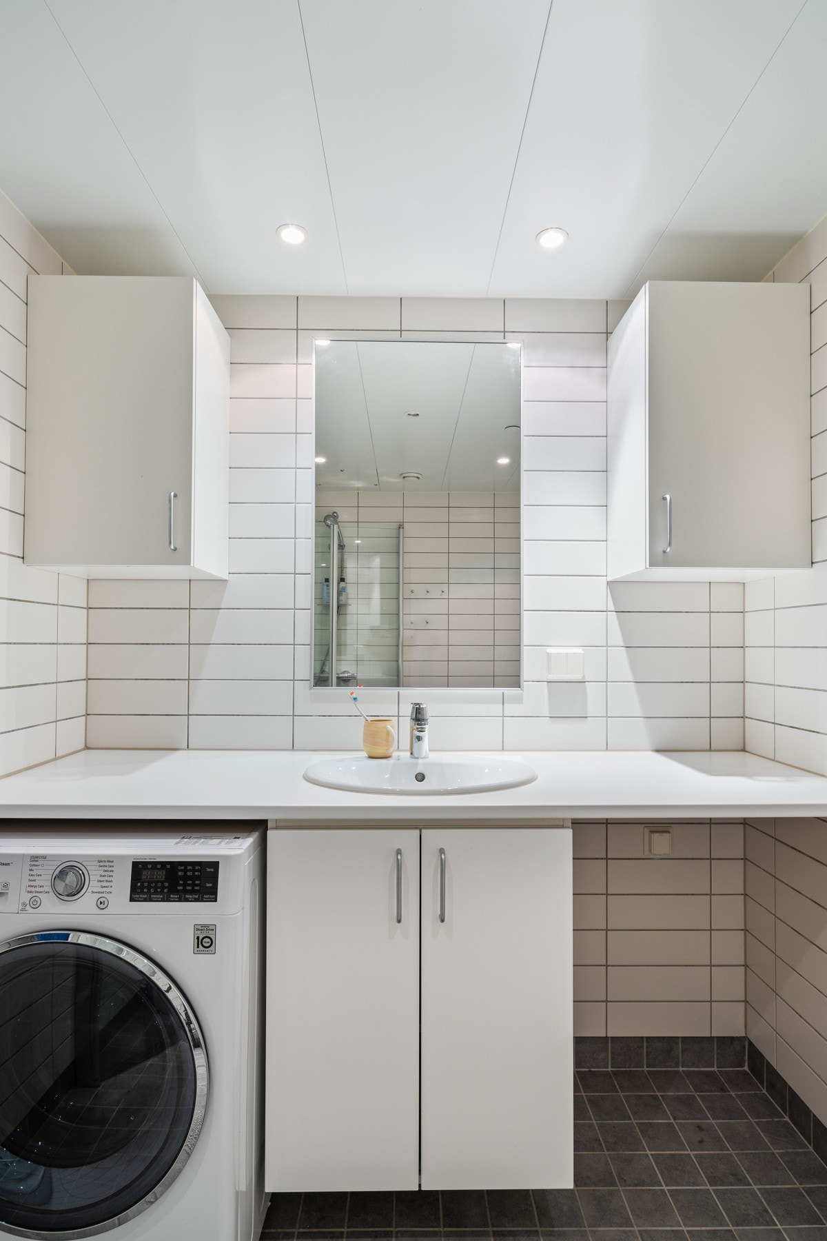 Opplegg for vaskemaskin og tørketrommel. Galleribilde