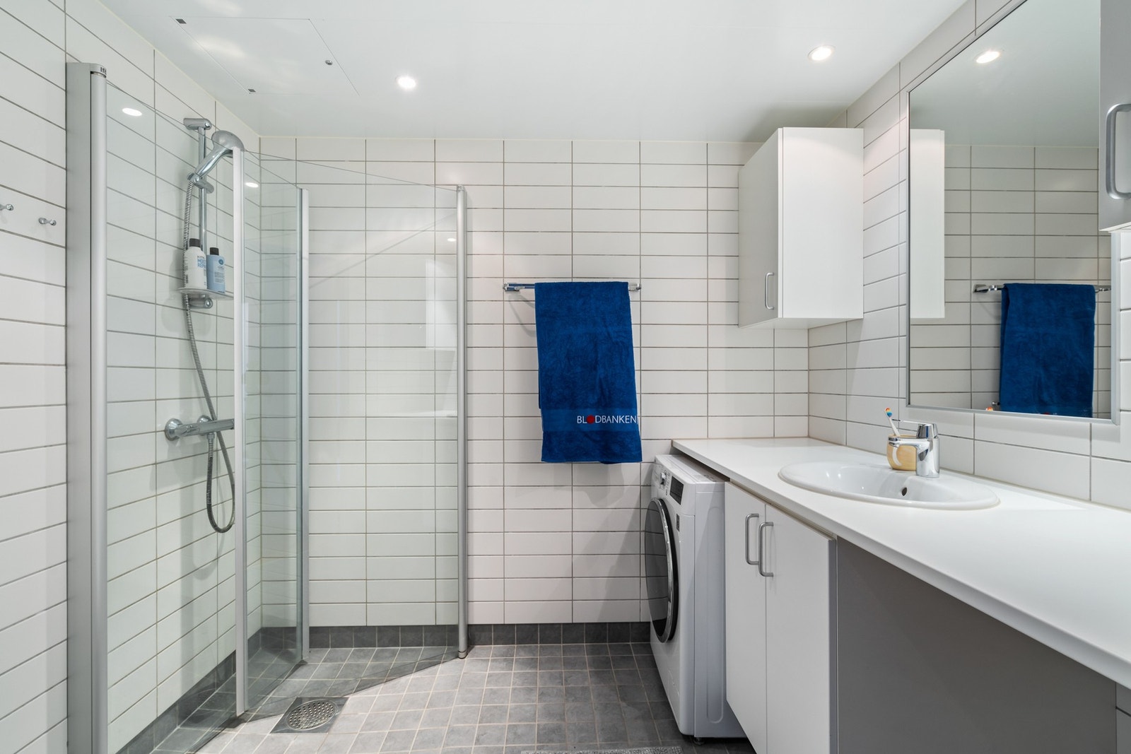 Pent flislagt baderom. Galleribilde