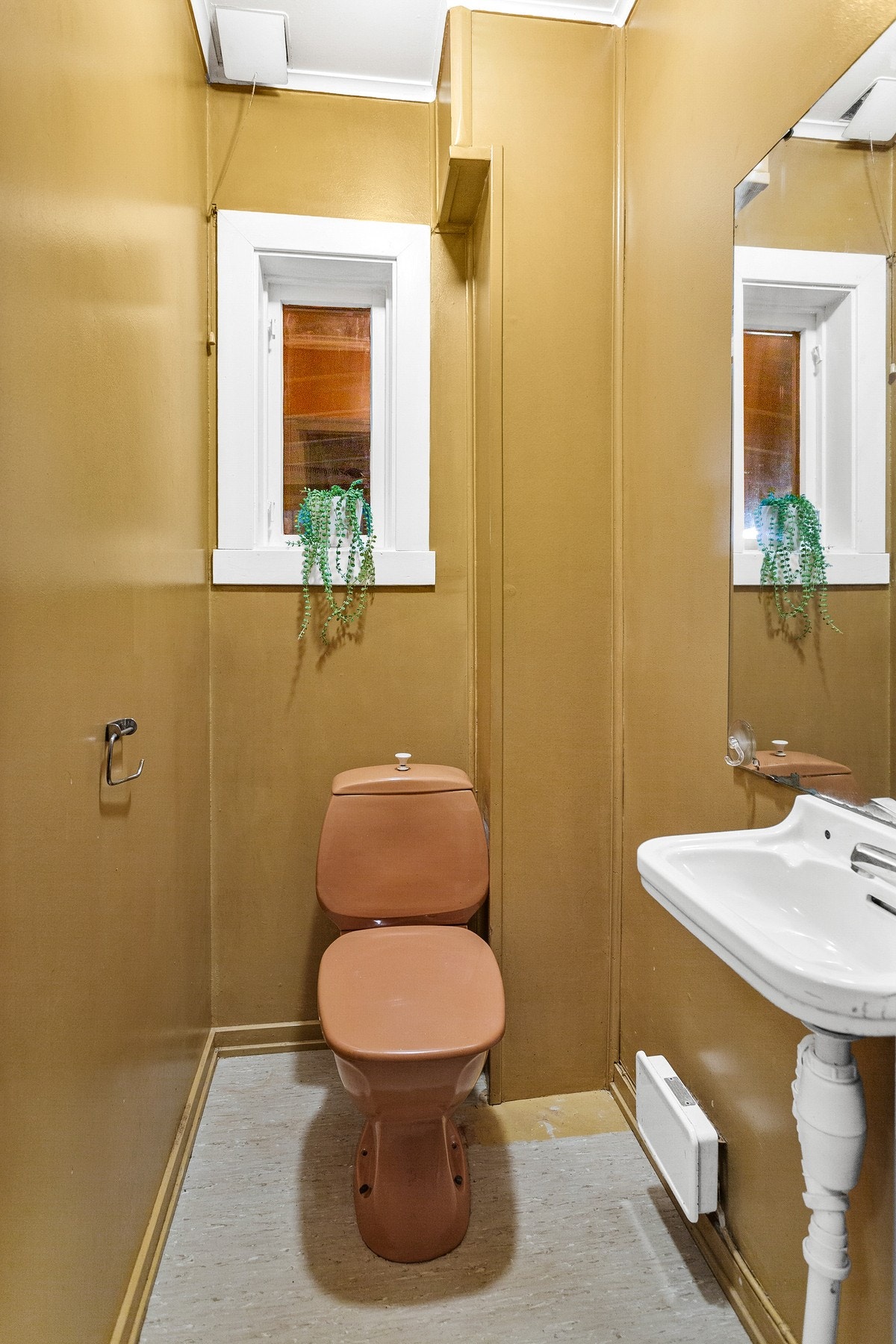 Toalettrom beliggende på hovedplanet Galleribilde