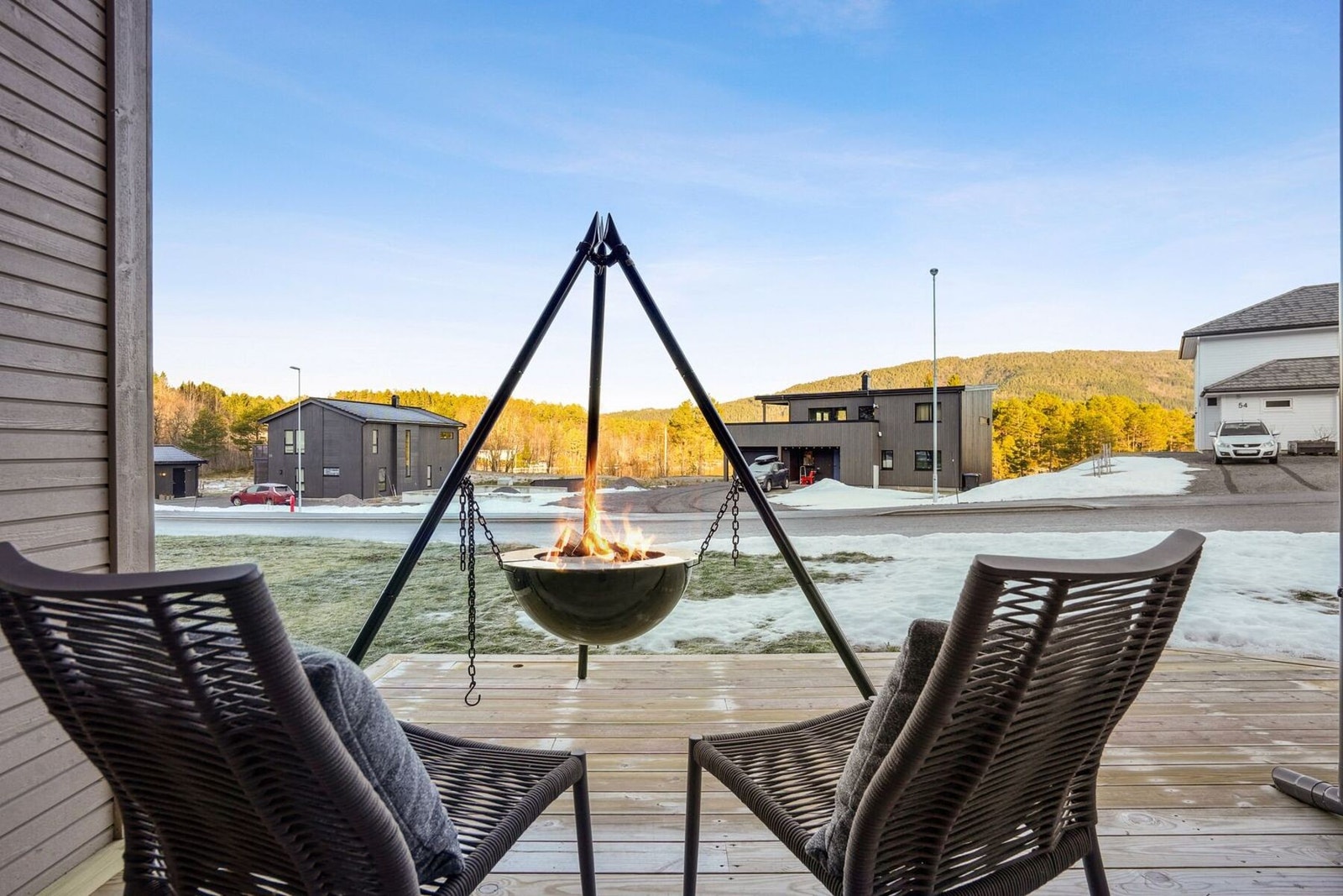Fra stuen/kjøkkenet har du utgang til en nordvendt terrasse på ca. 26 kvm. Galleribilde