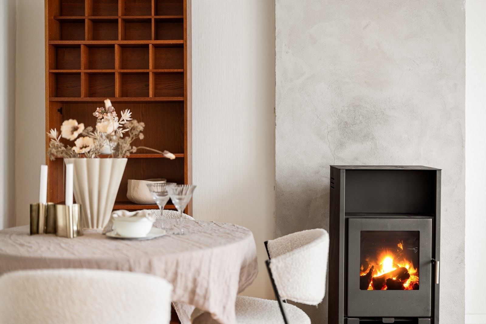 Vedovn i stuen. Galleribilde