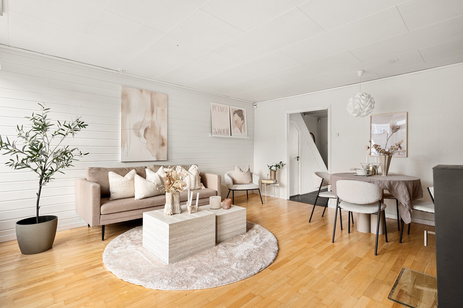 Nordvik Bolig v/Carl Åge Herrem har gleden av å presentere Solsletteveien 25B! Galleribilde