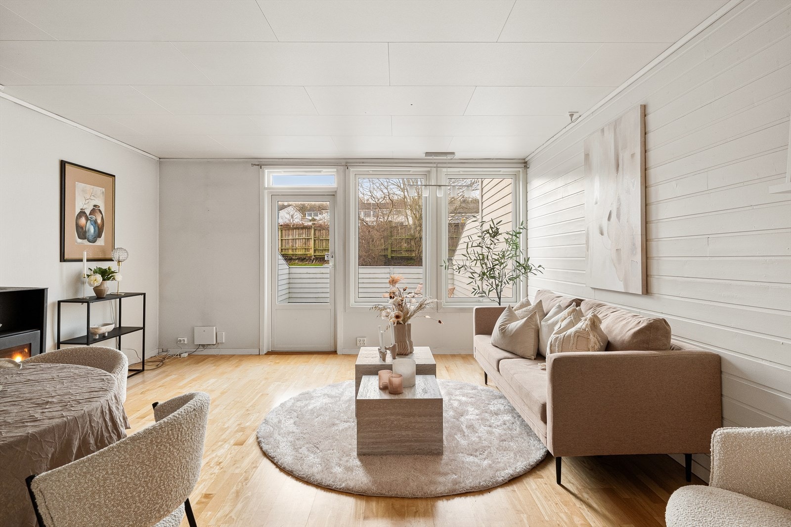 Fra stue er det utgang til terrasse på hele 28 kvm. Galleribilde