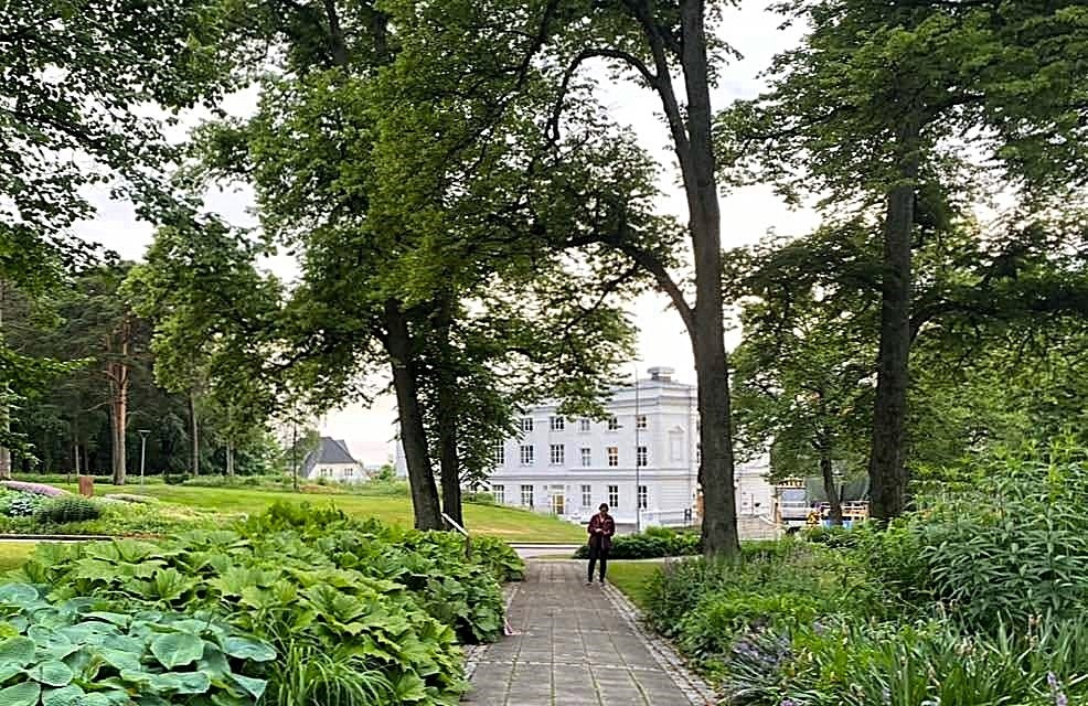 Flott bypark like ved boligen. Galleribilde