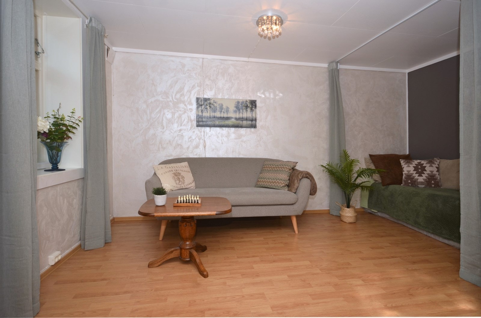 I stuen er det også en lun nisje med plass til feks sofa/ekstra gjesteseng. Galleribilde