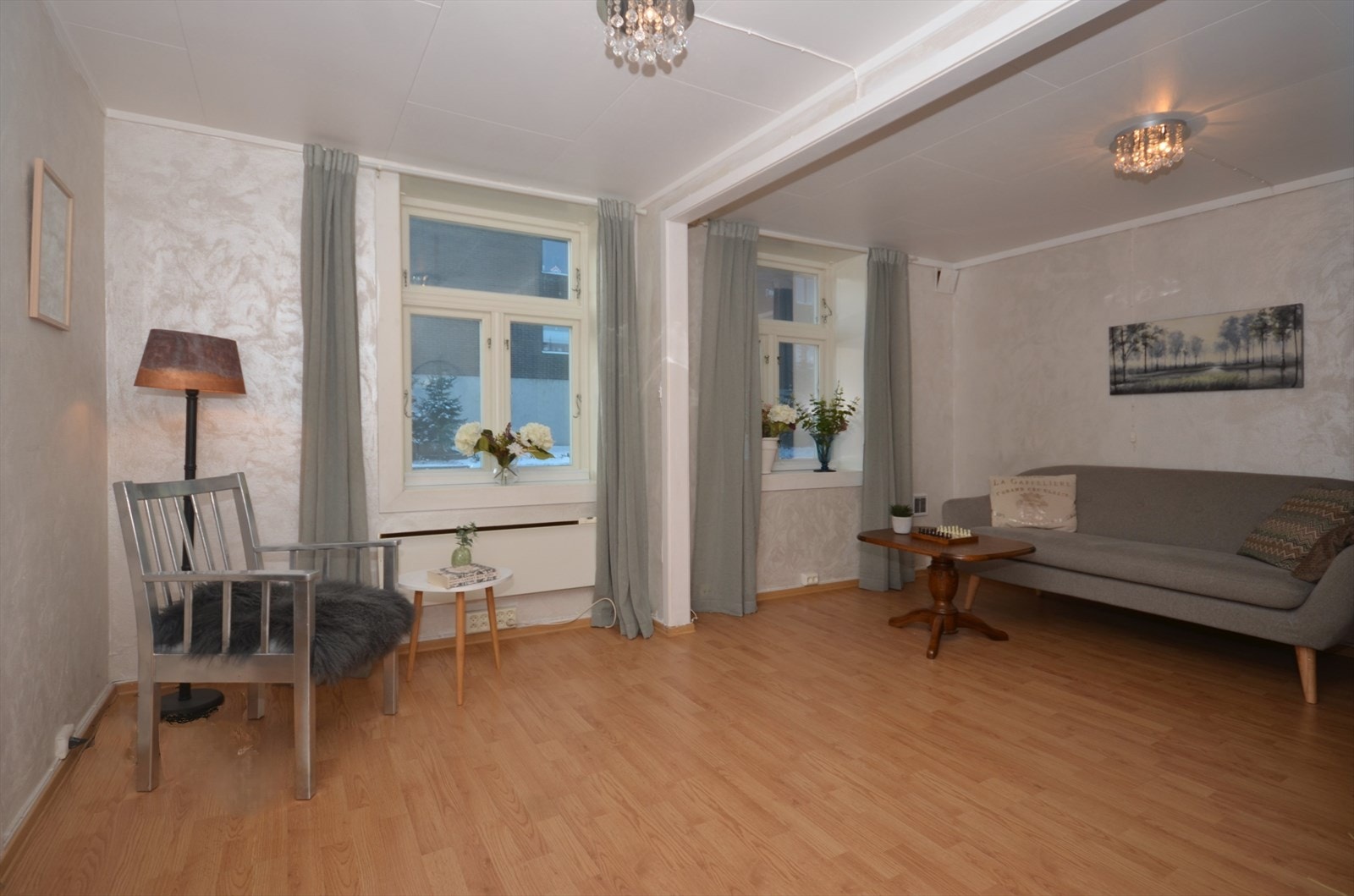 Fin stue med også plass til spisebord. Galleribilde
