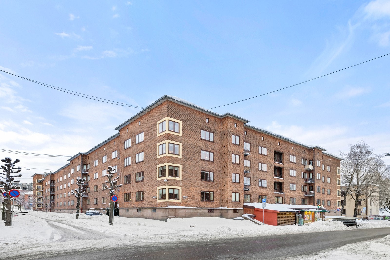 Leiligheten ligger i attraktivt område på Torshov, hvor du kombinerer urban nærhet med rolige og naturskjønne omgivelser. Galleribilde