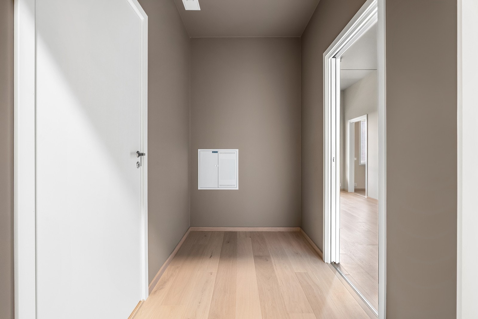 Fra entrè sett mot baderommet til venstre. Galleribilde