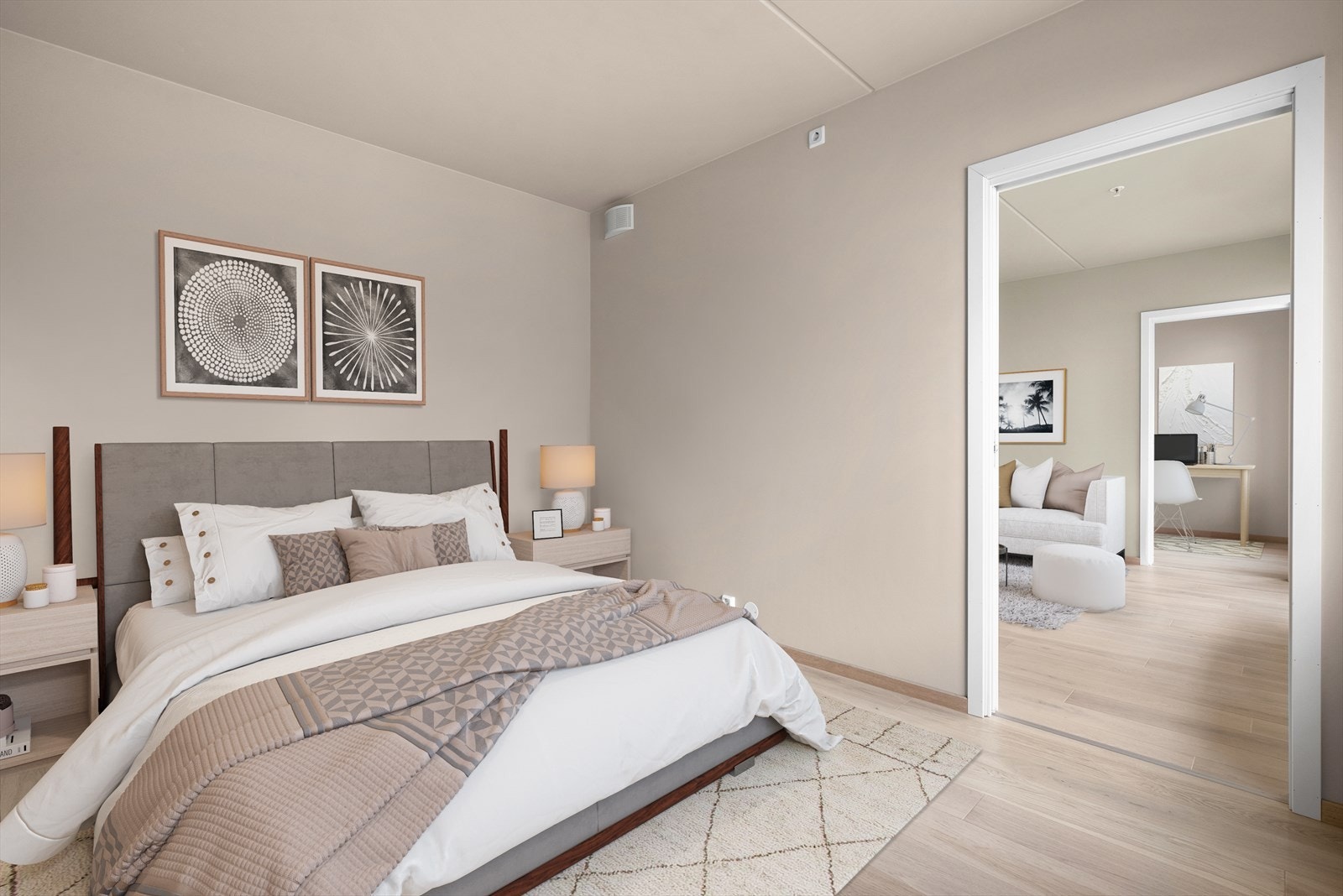 Her ser vi fra hovedsoverom og ut mot stue, samt videre til soverom 2. Galleribilde