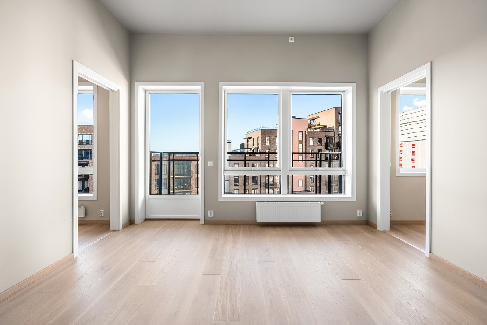 Leiligheten har en imponerende takhøyde på hele 3,09 meter, noe som er spesielt for akkurat denne leiligheten. Dette bidrar til en ekstra romfølelse og en luftig atmosfære. Galleribilde