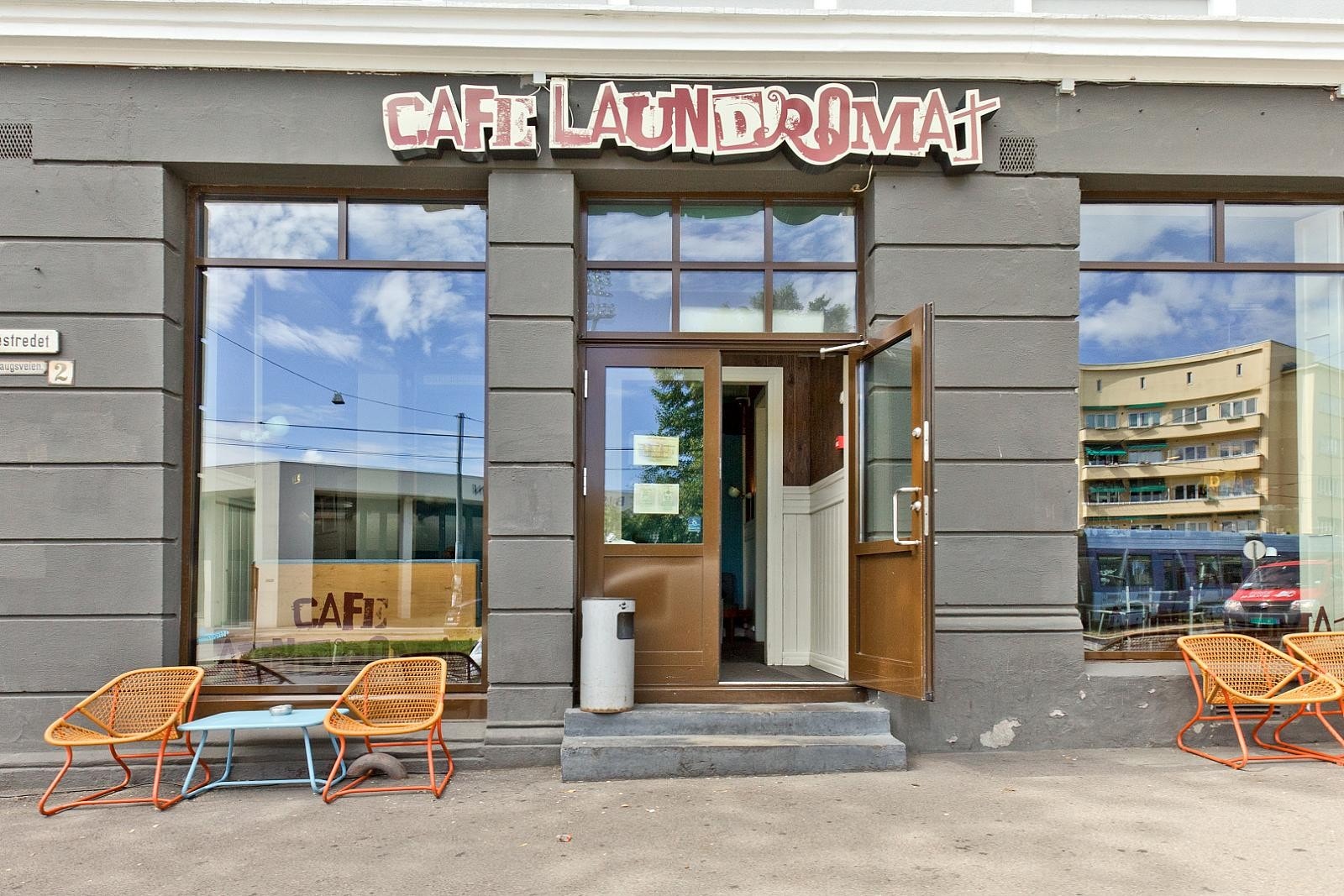 Populære Café Laundromat. Galleribilde