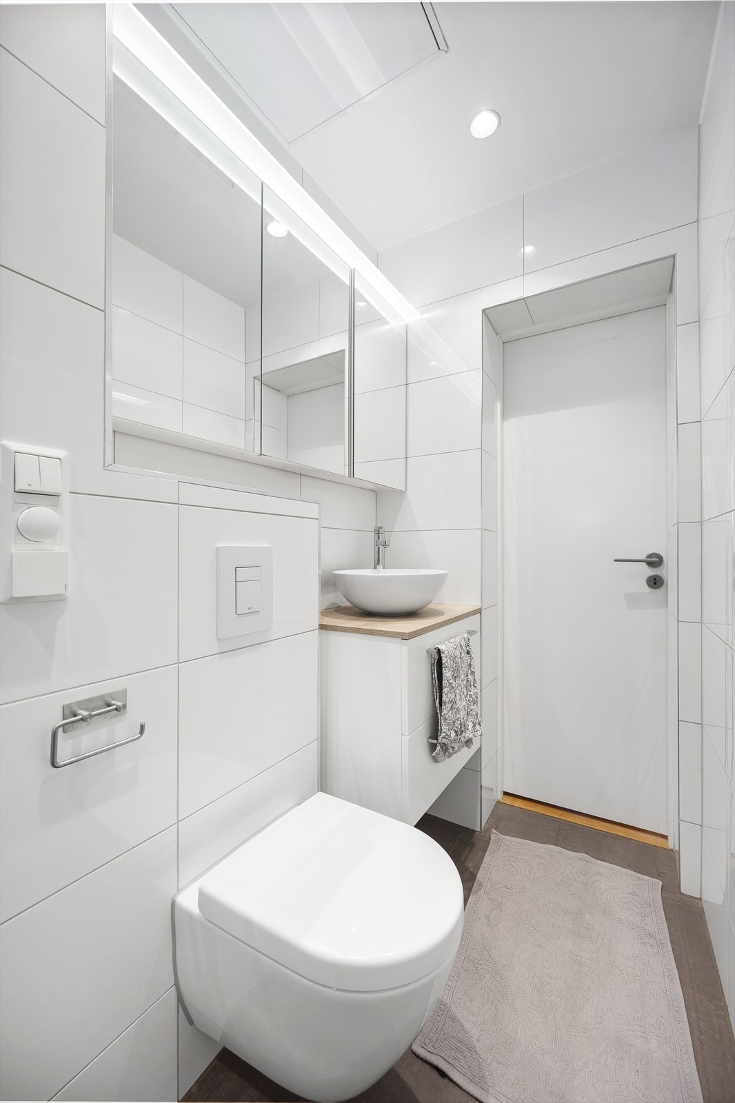 Det er også opplegg for vaskemaskin, og en elektrisk styrt vifte sørger for god ventilasjon. Galleribilde