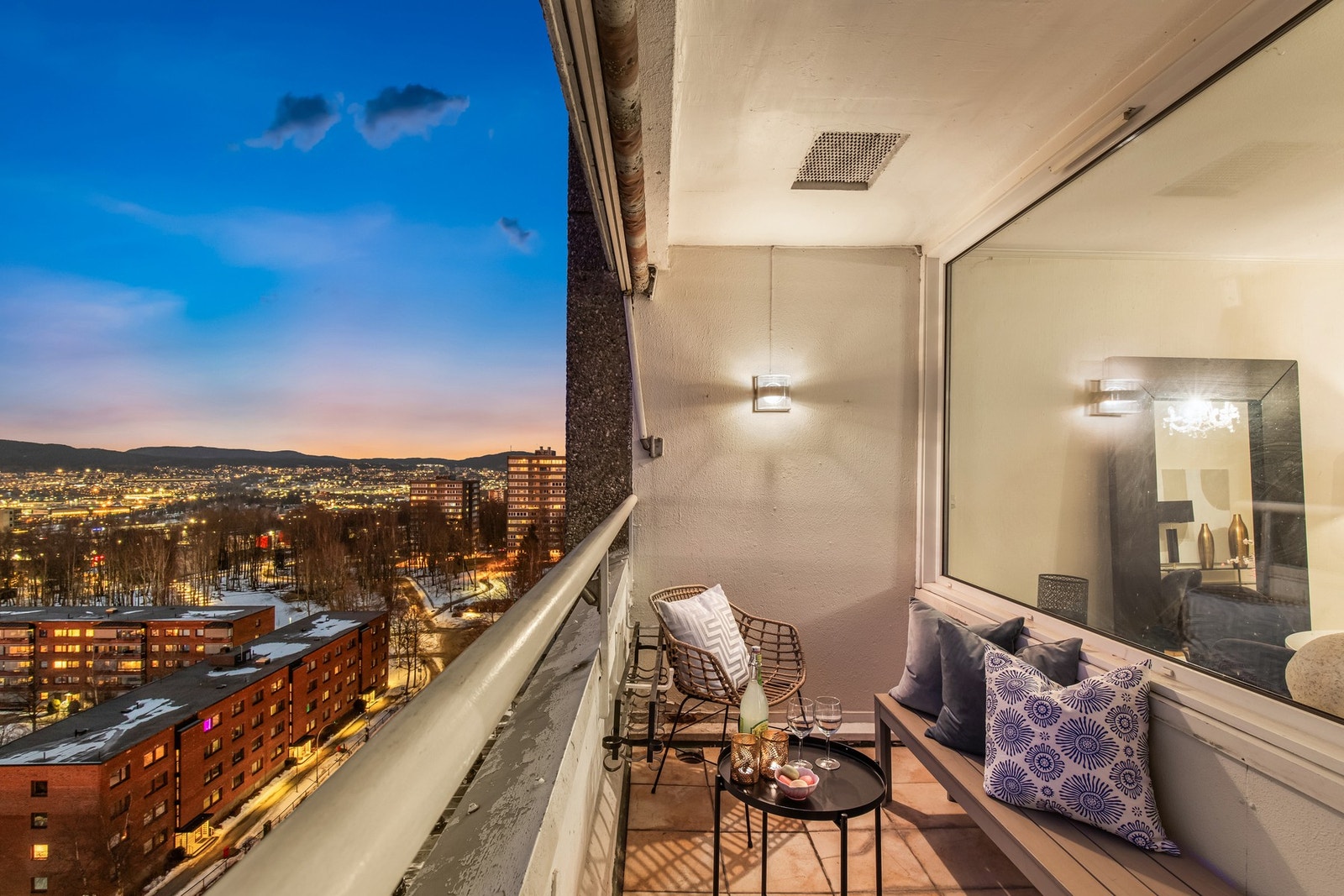 Balkongen er målt til ca. 4,5 m² og gir plass til møblement. Galleribilde