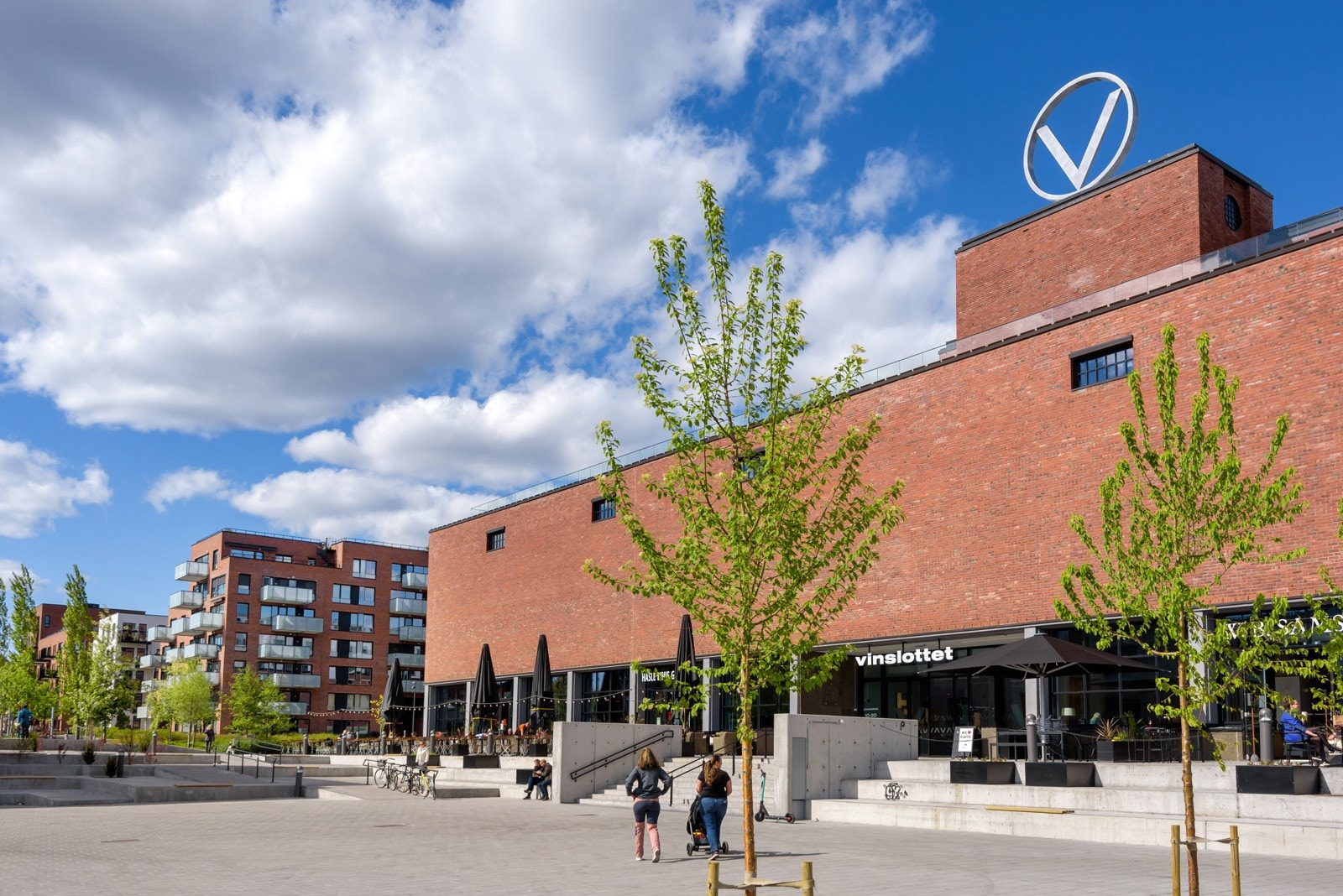 Vinslottet - "nabolagets møteplass for handel og hygge" se www.vinslottet.no Galleribilde