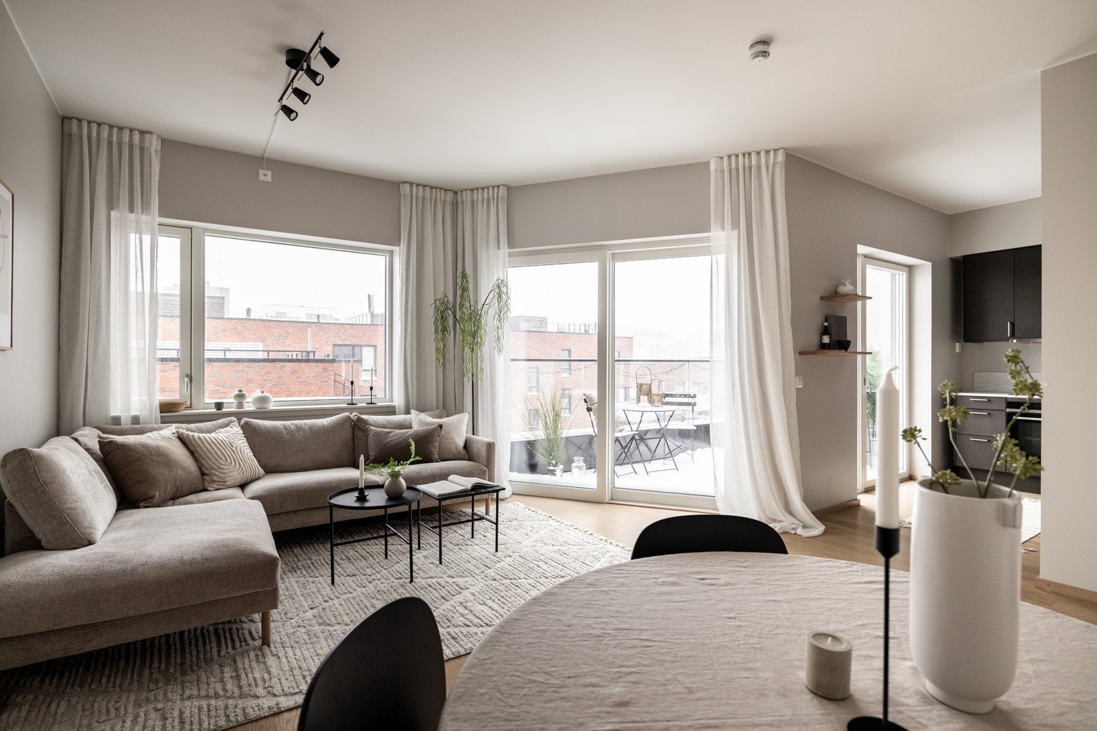 Stuen er arealeffektiv og den er enkel å møblere. Galleribilde