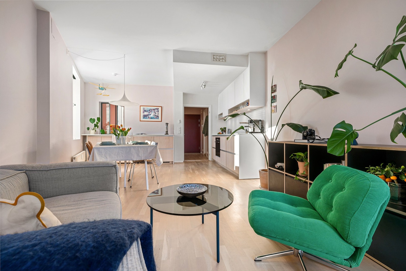 Allrommet oppleves som lyst og luftig Galleribilde