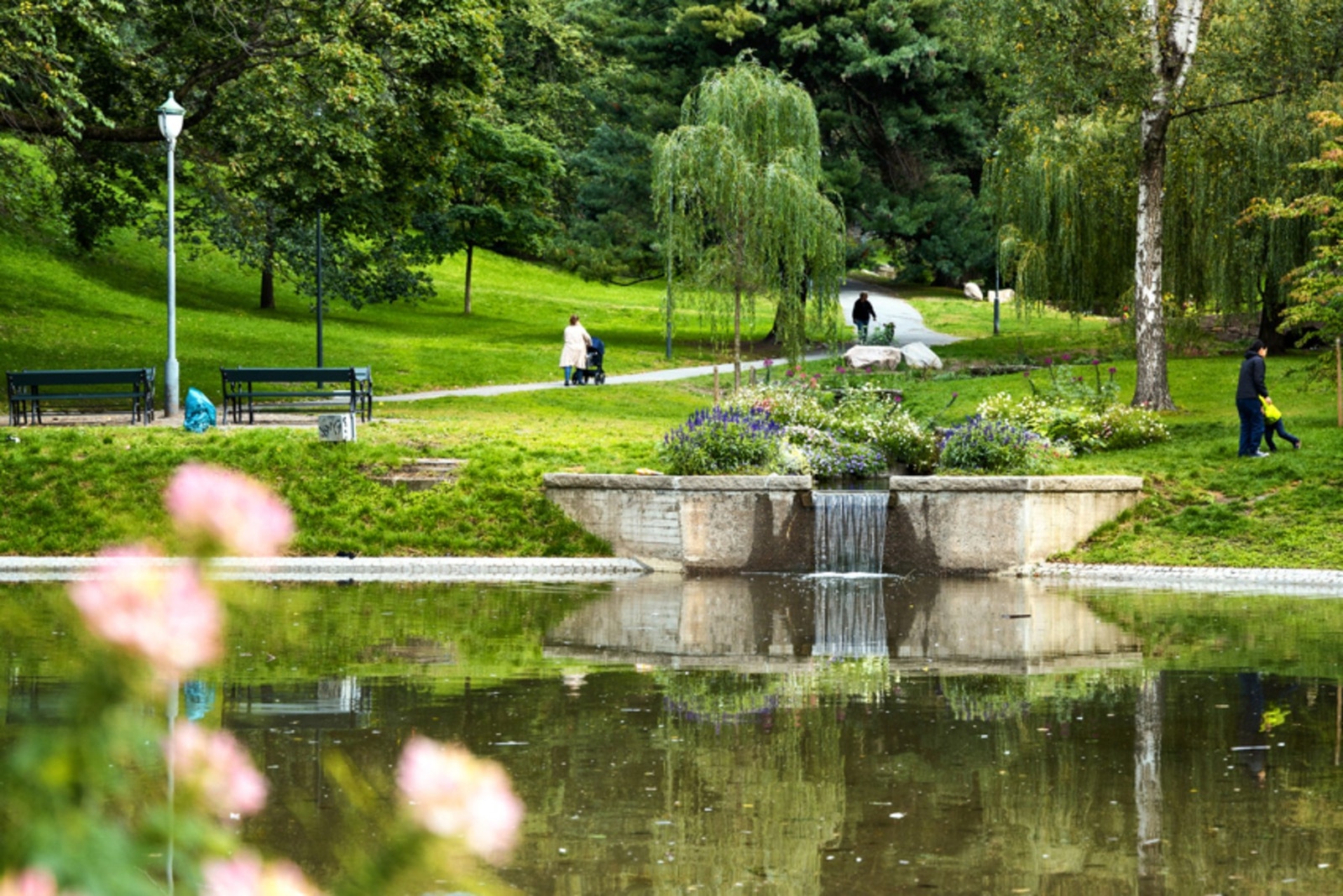 Parken på St.Hanshaugen ligger få minutter unna og er et meget idyllisk og populært samlingssted Galleribilde