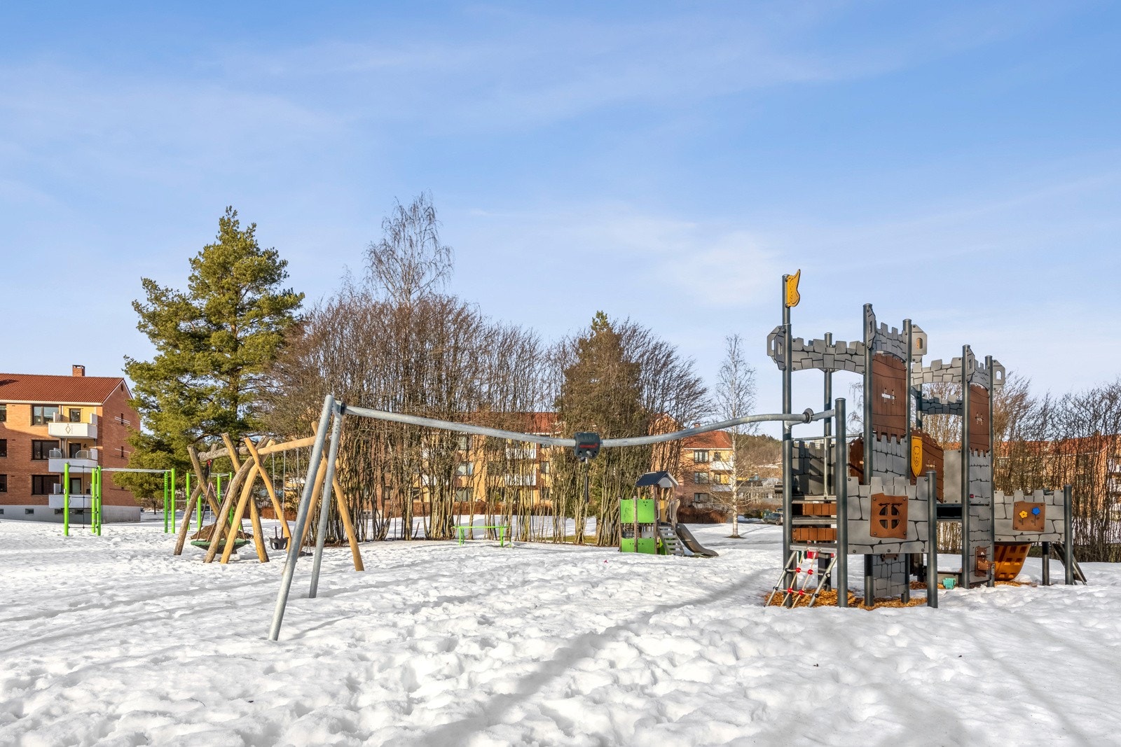 Lekeplass i borettslaget Galleribilde