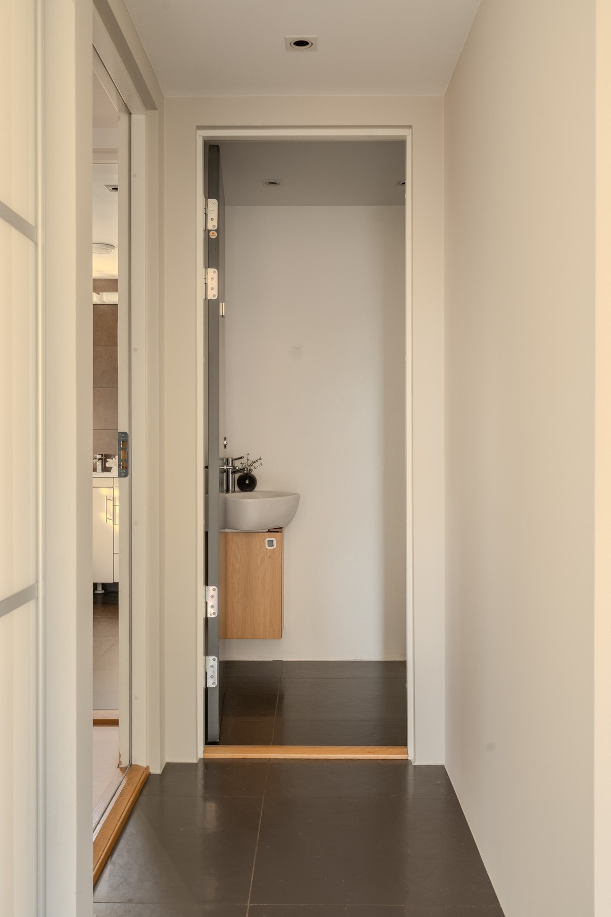 I tillegg er det separat WC i hovedetasjen til gjester f.eks. Galleribilde