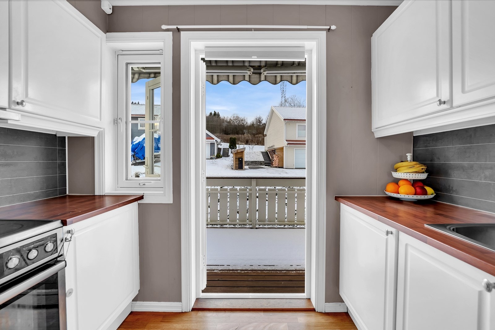 Det er også utgang til balkong på denne siden av huset. Galleribilde