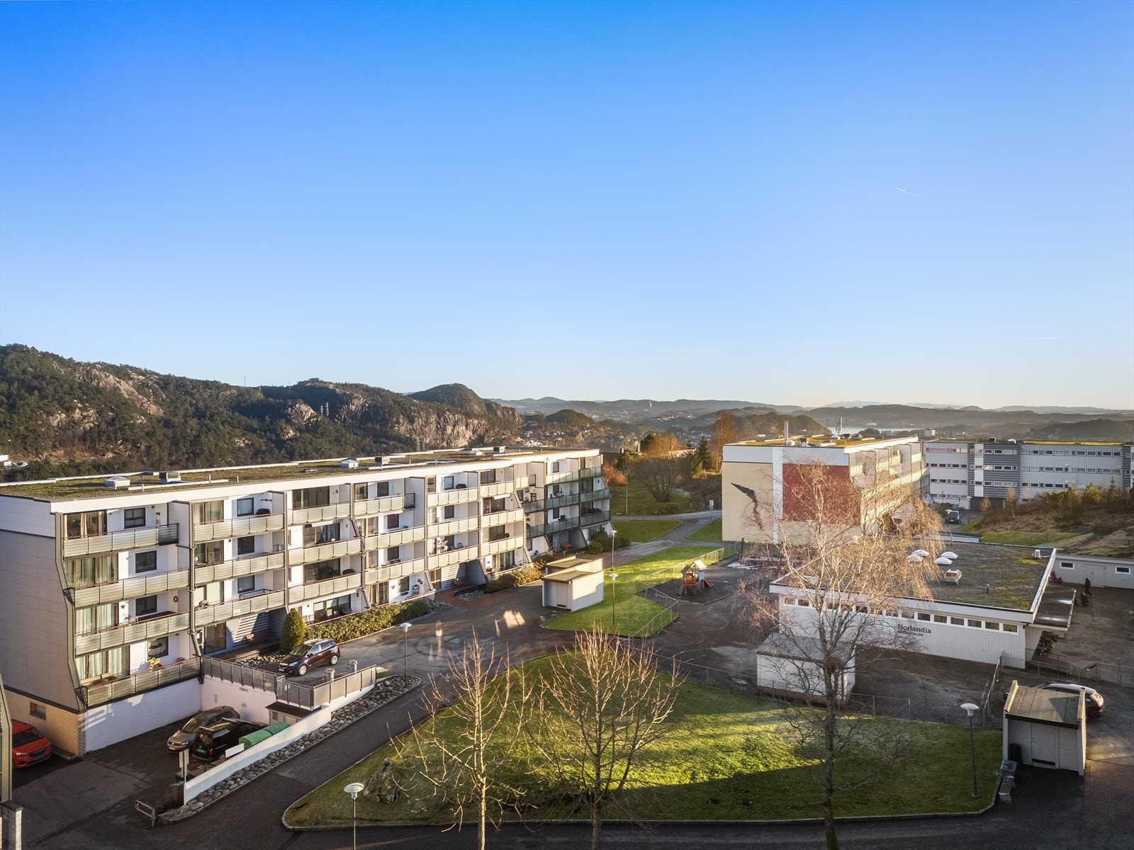 Brønndalen Borettslag er et veletablert og godt vedlikeholdt borettslag med pent, opparbeidet fellesareal. Galleribilde