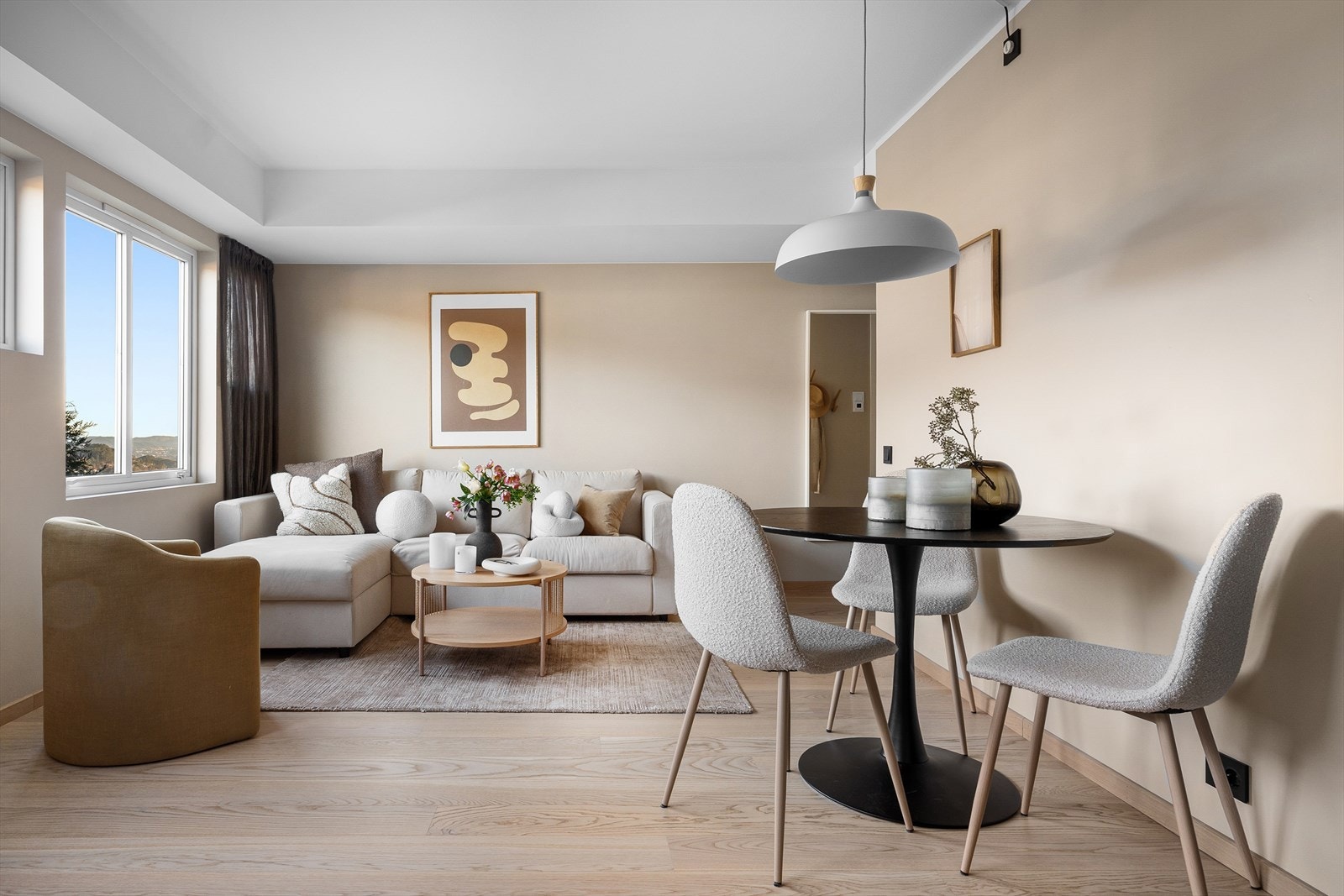 Nye overflater i stue, gang og soverom fra 2024 Galleribilde