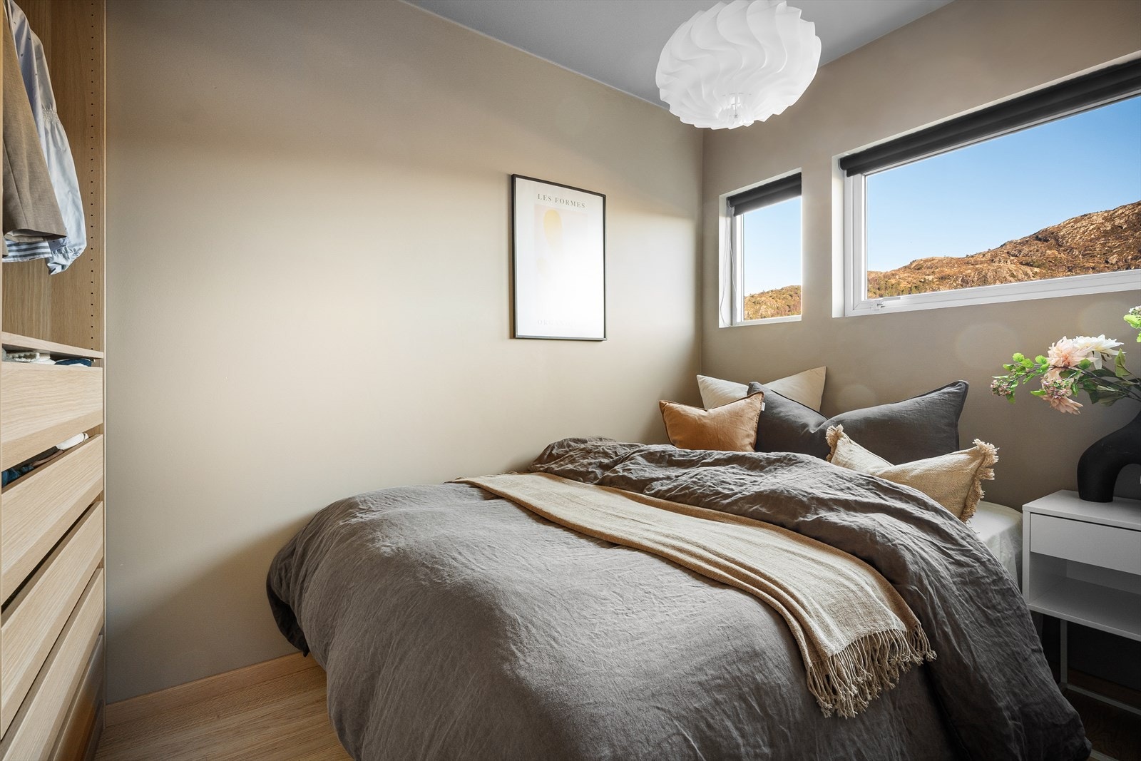 Plass til dobbeltseng og nattbord! Galleribilde