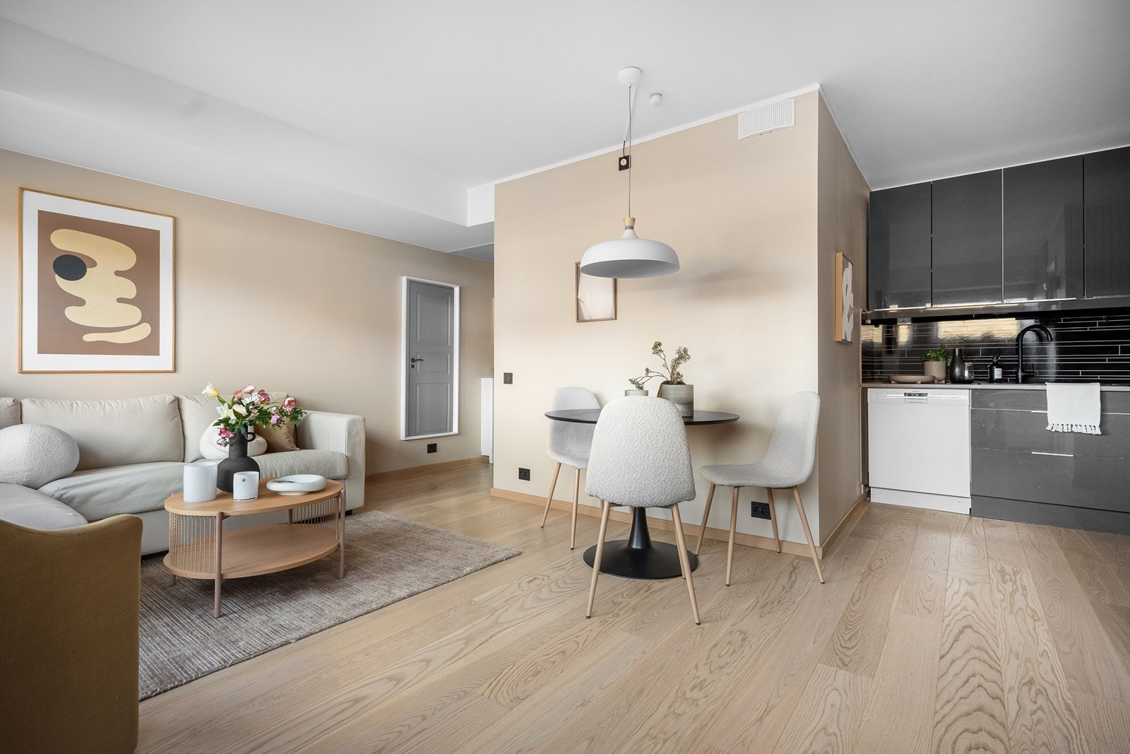 Gjennomgående standard med tidsriktige farger og gode kvaliteter. Galleribilde