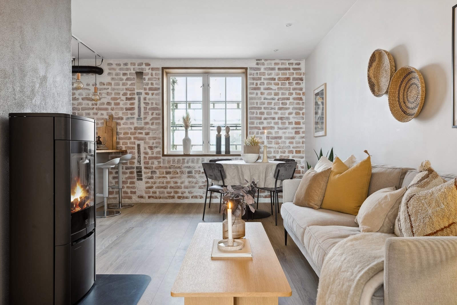 Borettslaget har akkurat blitt ferdig med fasaderenovering, hvor vindu, tak og dører er nye fra november 2024. Galleribilde