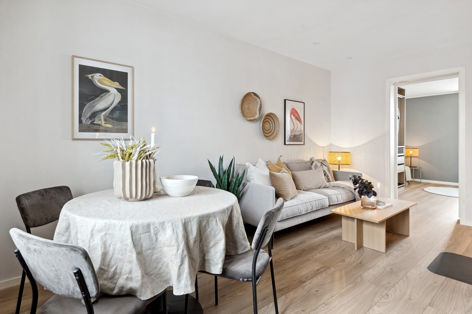 Det er mye inkludert i felleskostnadene, som blant annet internett, kommunale avgifter, betjening av andel fellesgjeld og felles byggforsikring mm. Galleribilde