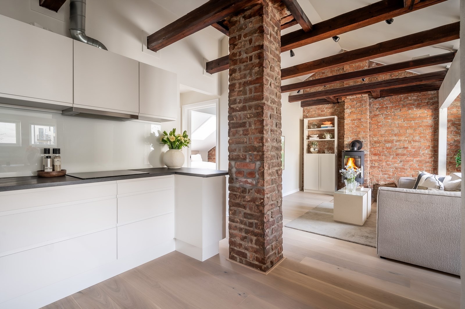 Stilsikkert og moderne kjøkken fra danske AUBO. Galleribilde