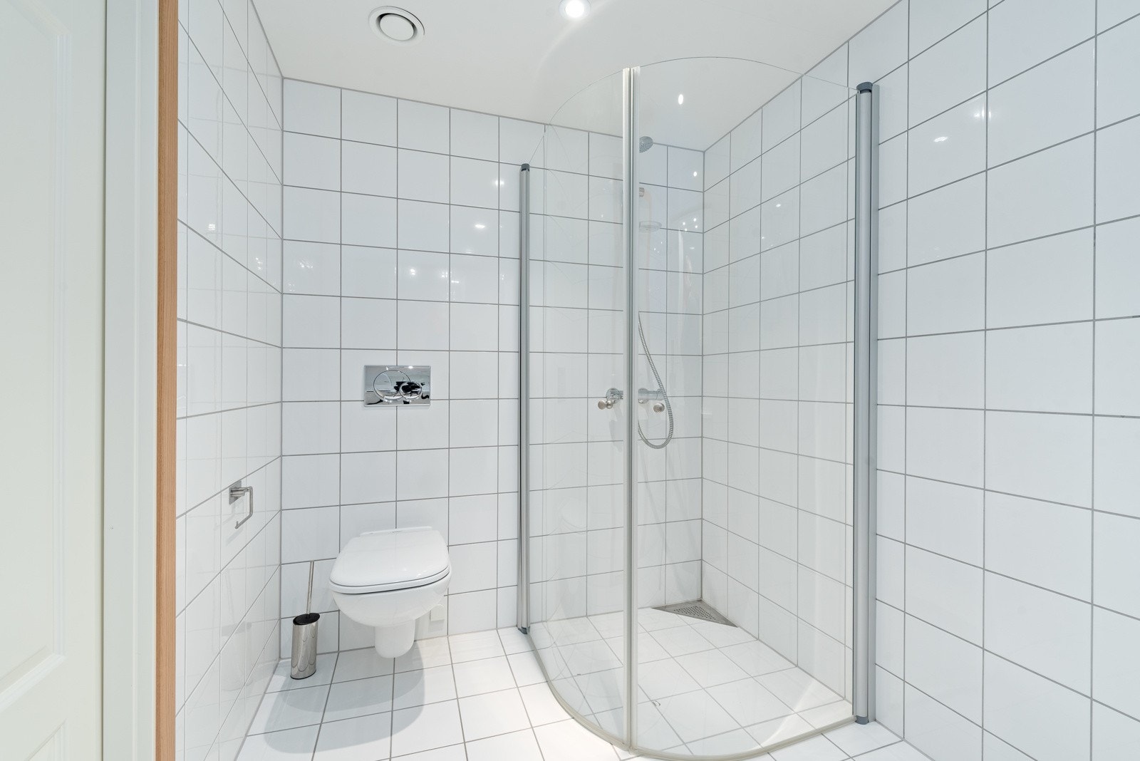 Dusj /vegghengt toalett Galleribilde