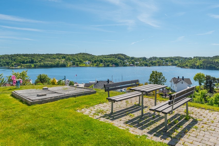 Utsikten (1) fra felles uteplass. Galleribilde