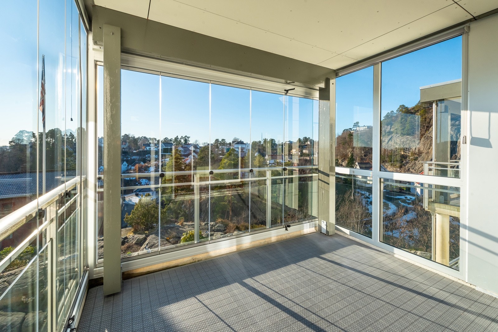 Innglasset balkong Galleribilde