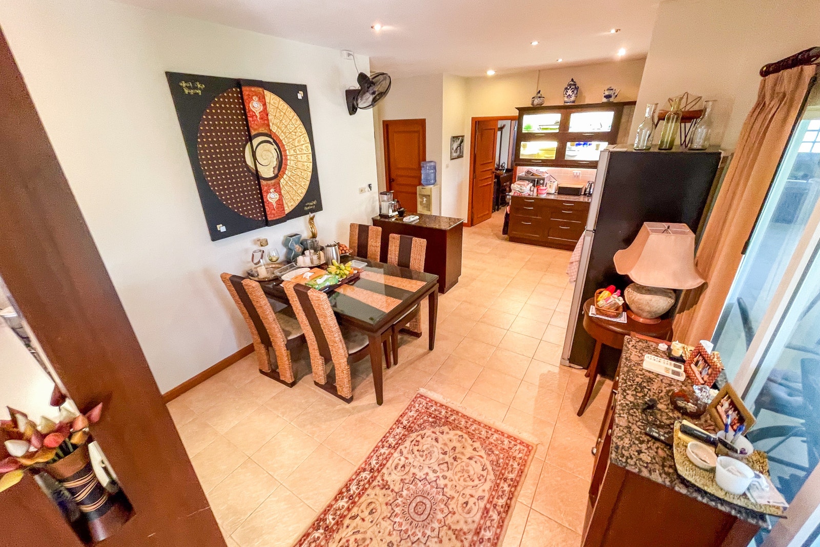 Stuen med flotte møbler. Galleribilde