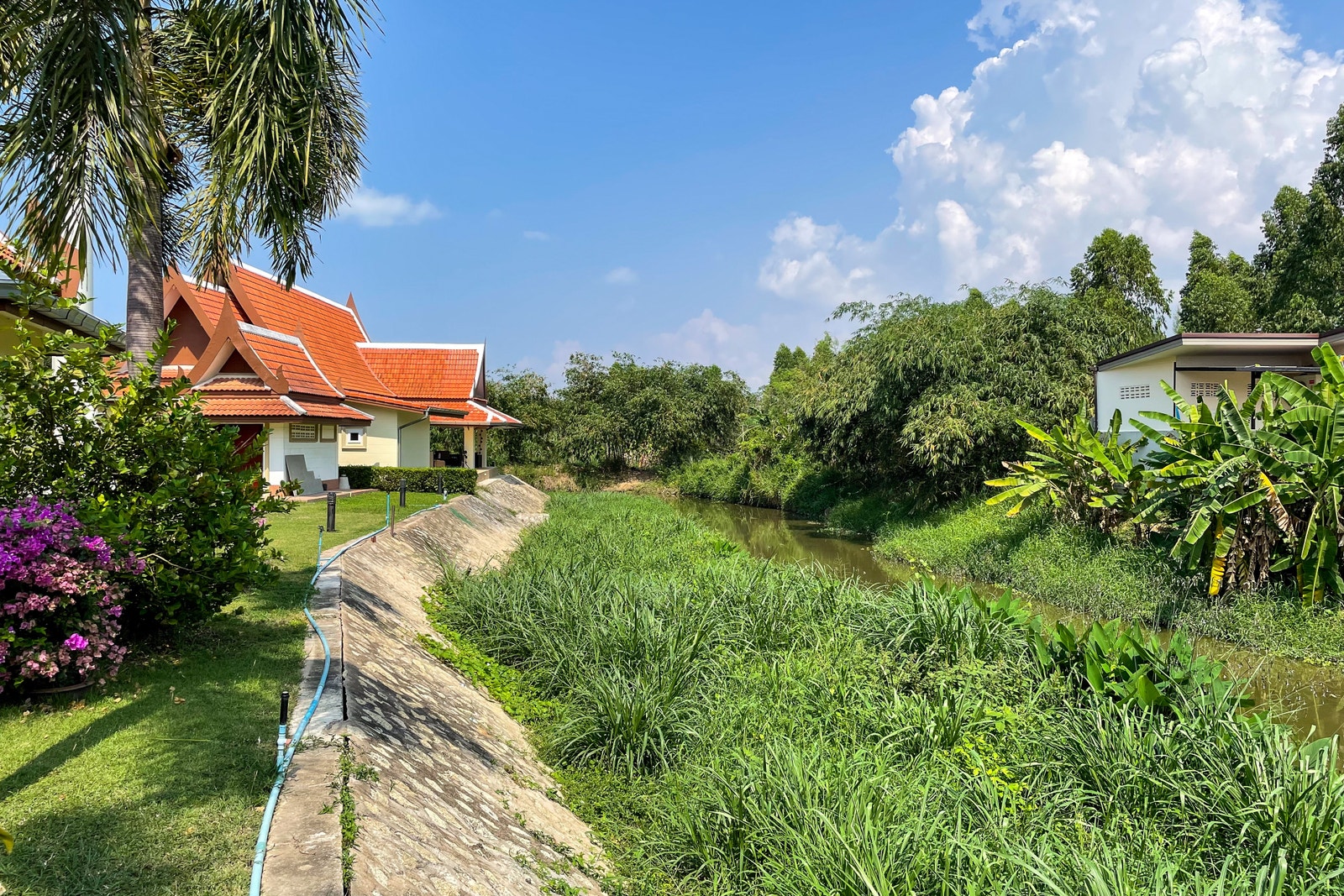Hagen grenser mot kanalen/ elven Galleribilde