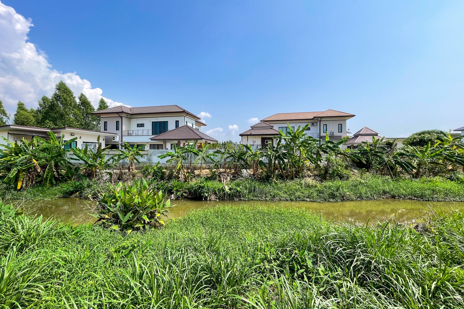 Hagen grenser mot kanalen/ elven Galleribilde