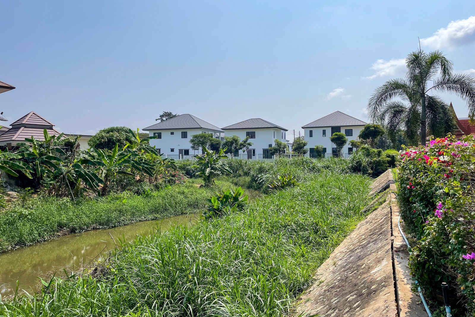 Hagen grenser mot kanalen/ elven Galleribilde