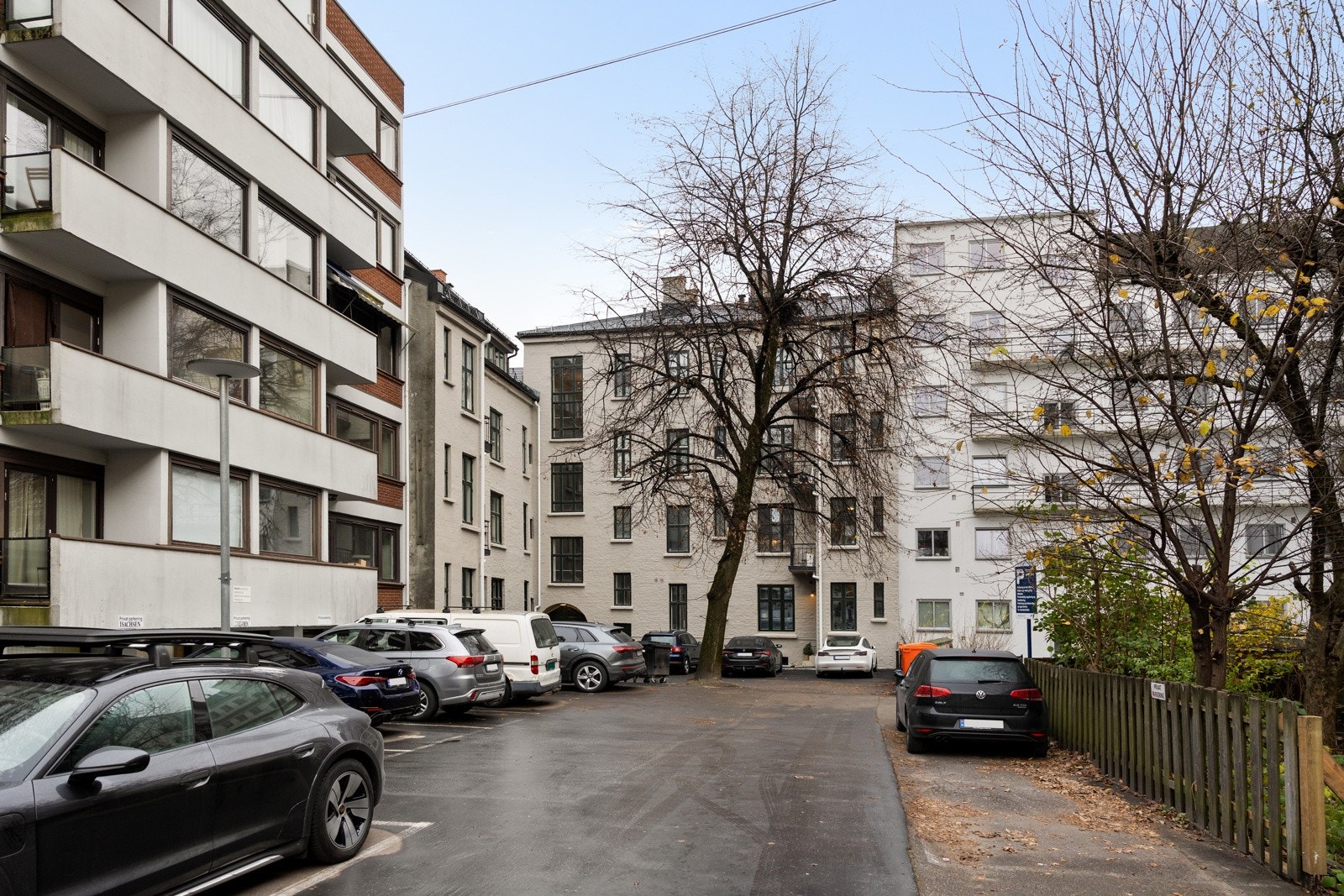 Bakgård Galleribilde