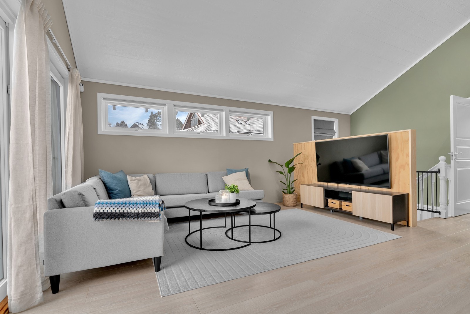 Romslig sofagruppe. Galleribilde