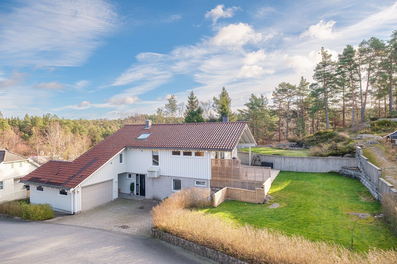 Fasade. Flott og stort uteområde. Galleribilde