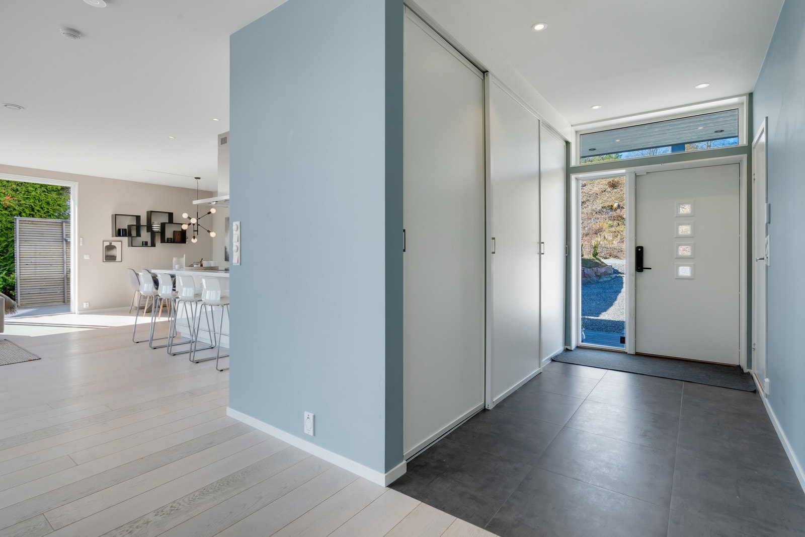 Entré/hall med god garderobeplass Galleribilde