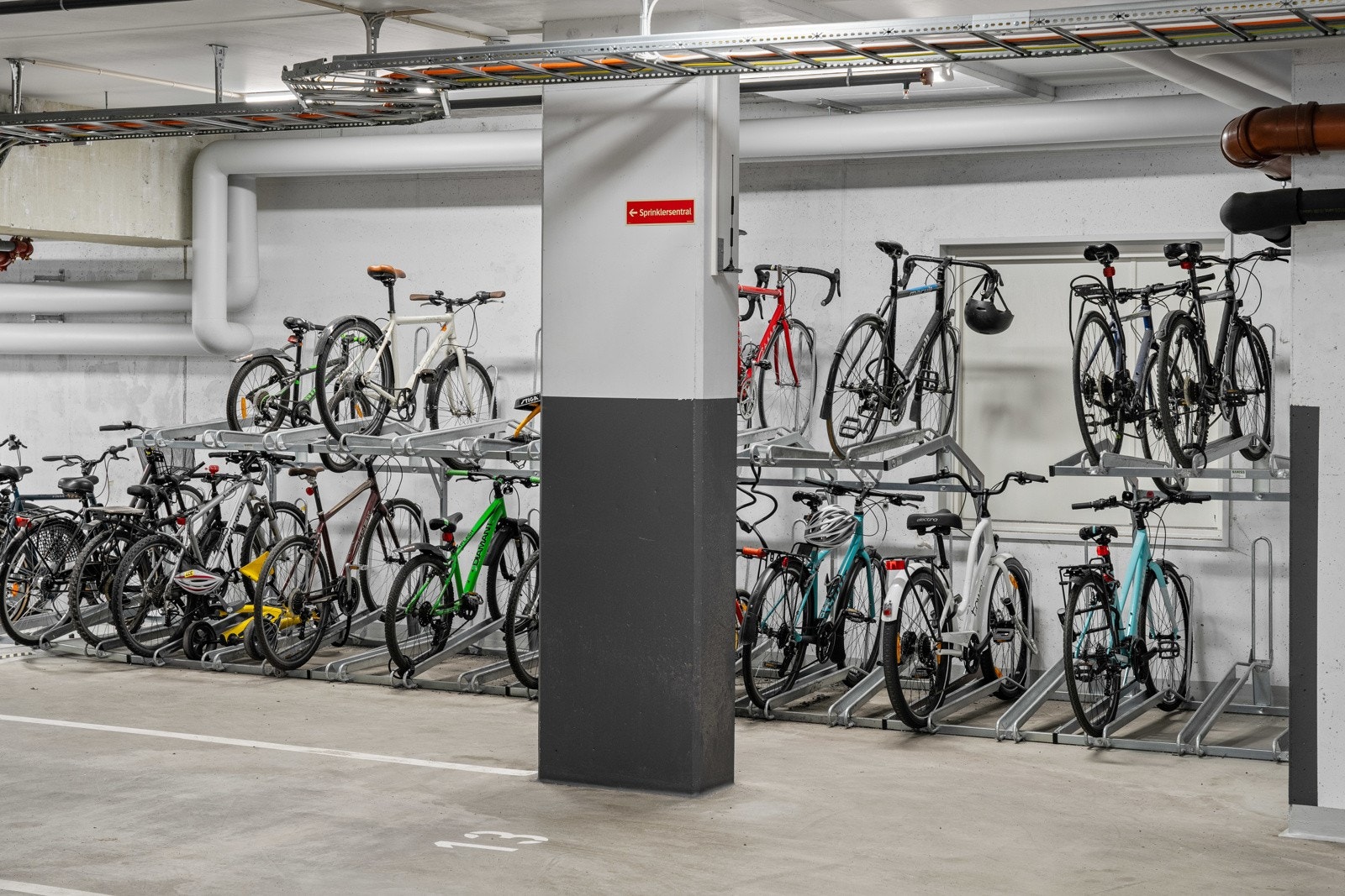Fellesområde: Felles sykkelparkering i underetasjen. Galleribilde